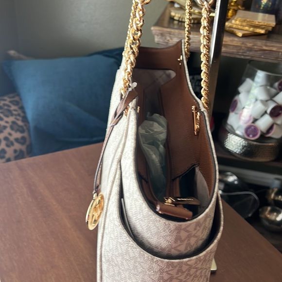 Michael Kors LG tote - Picture 5 of 10
